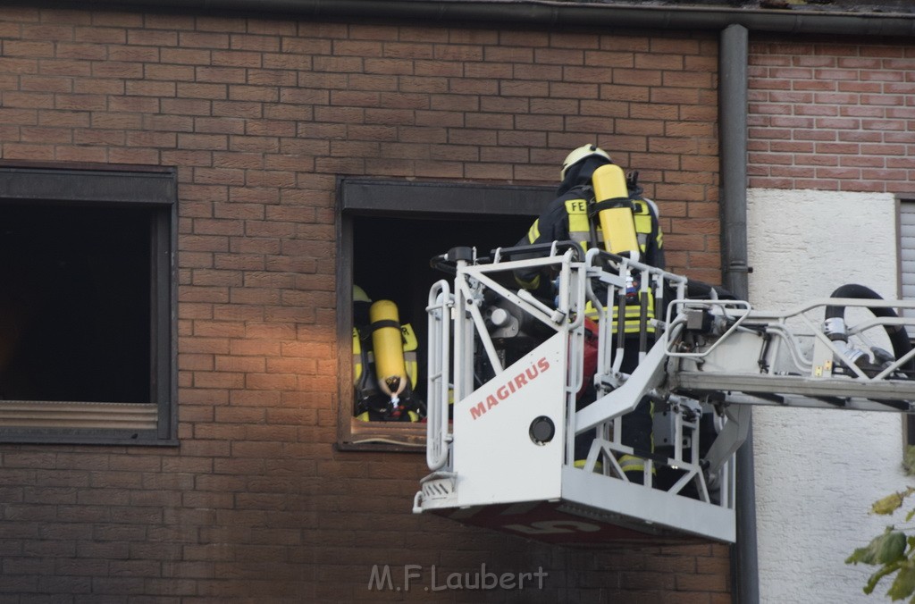 Feuer 2 Vollbrand Reihenhaus Roggendorf Berrischstr P160.JPG - Miklos Laubert